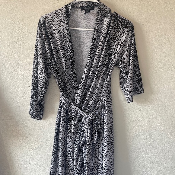 Womens Medium Silk Robe - Picture 1 of 1